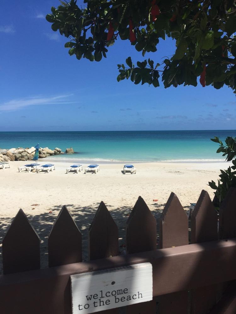 Buccaneer Beach Club Dickenson Bay Eksteriør billede