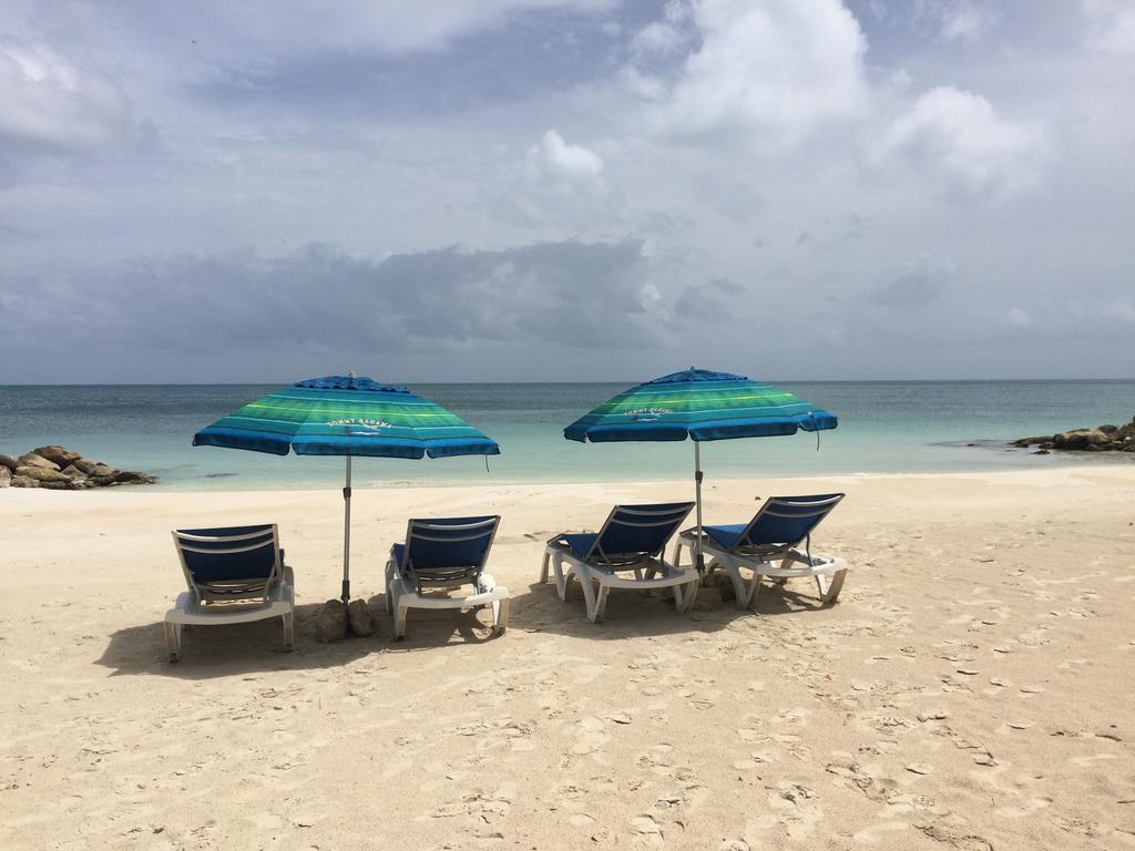 Buccaneer Beach Club Dickenson Bay Eksteriør billede